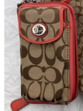 Coach wrislet orange details and canevas monogramme